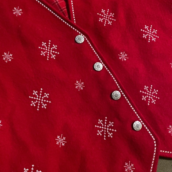 Holiday Snowflake Vest - Picture 5 of 5